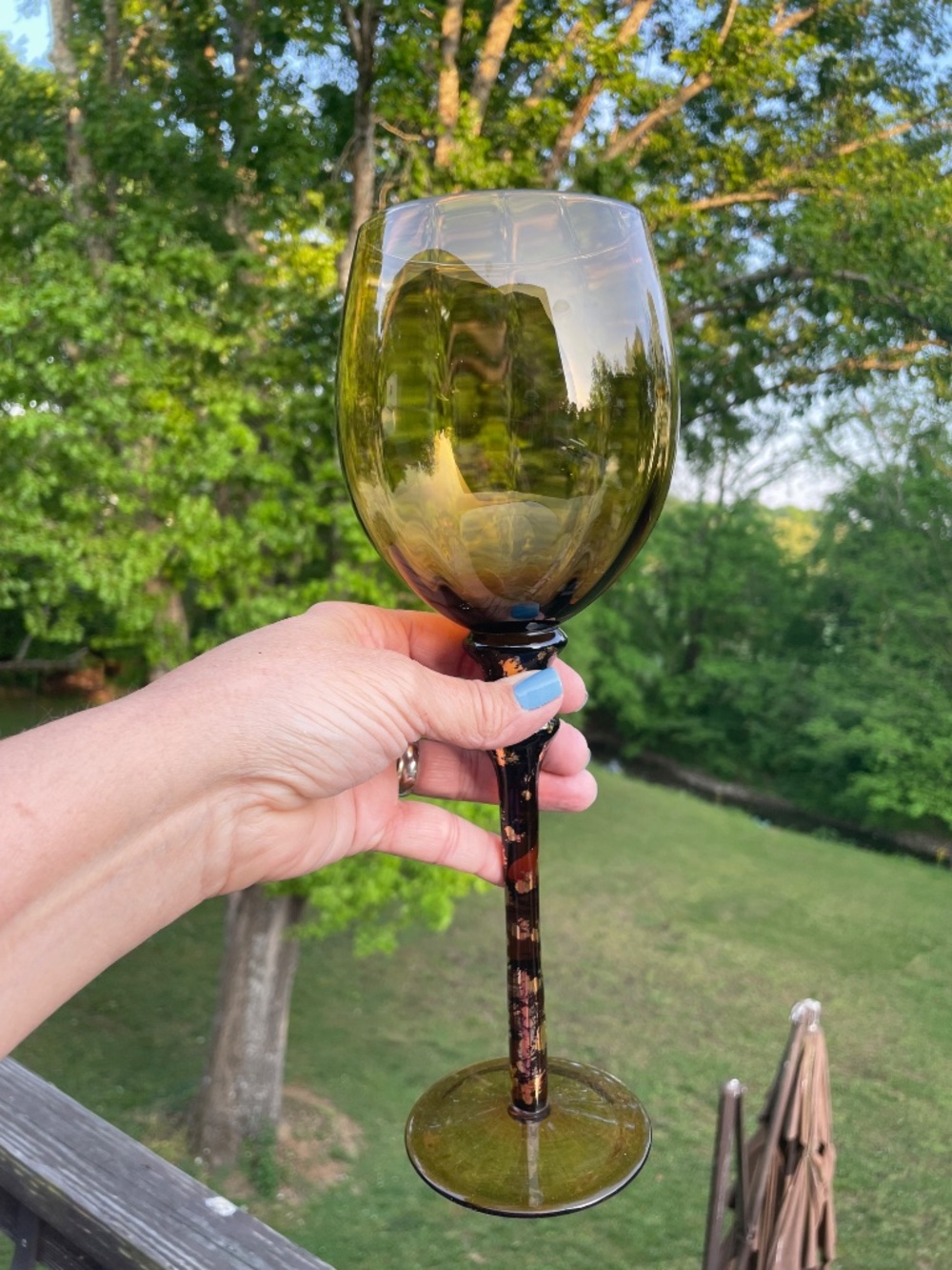 6 Beautiful, Amber colored Wine Glasses - Picture 6 of 8